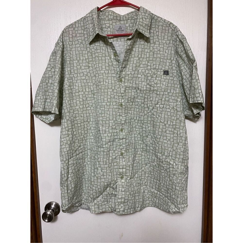 Ascend Short Sleeve Button-Up Green/White Geo Print Casual Shirt Size XL